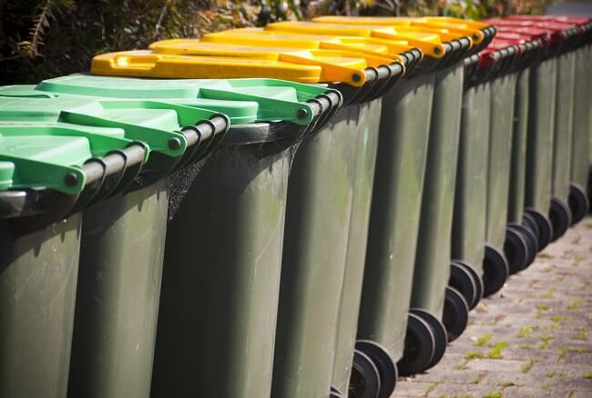 stock-photo-row-of-large-green-wheelie-bins-for-rubbish-recycling-and-garden-waste-62960410 (1)